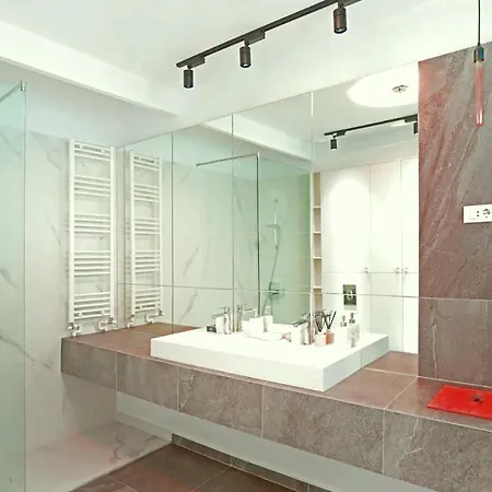 Langa Tomis Mall Apartmán